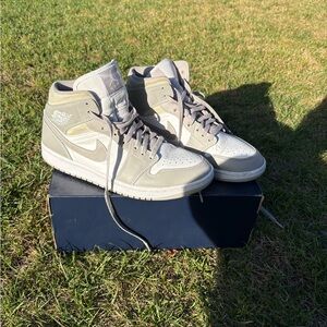 Air Jordan 1 Mid ‘College Grey’ – Men’s Size 9